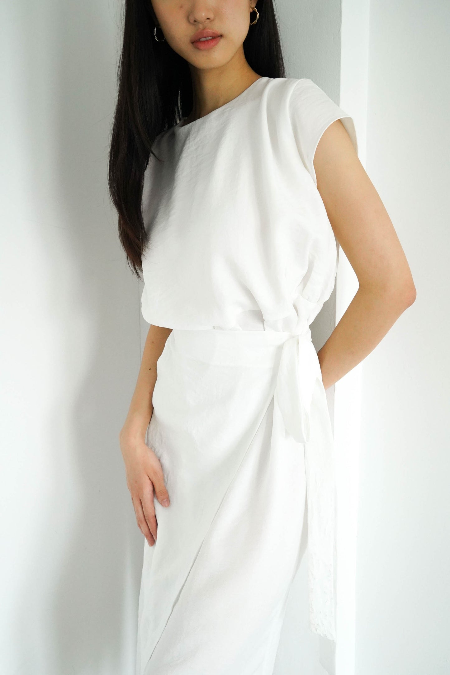 Akina Dress in Loose Linen - Broken White