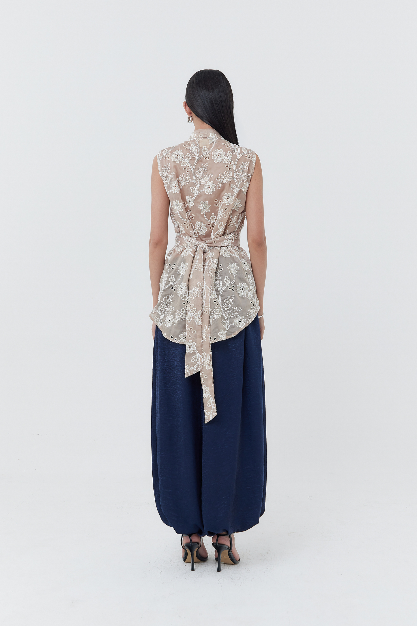 Loka Top Embroidery - Beige