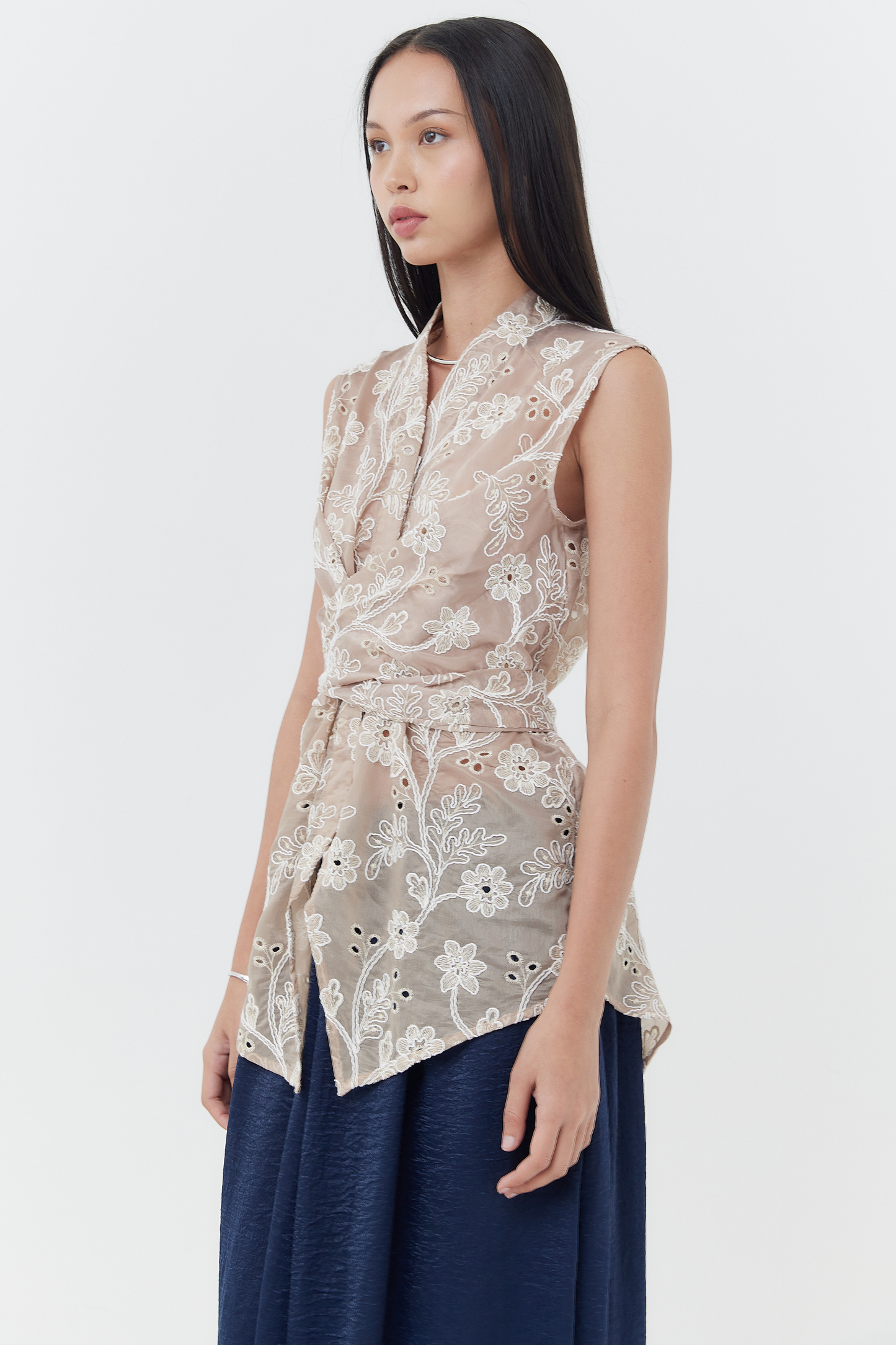 Loka Top Embroidery - Beige