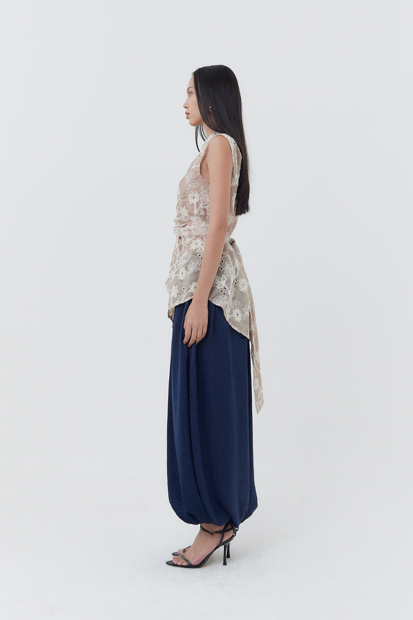 Loka Top Embroidery - Beige