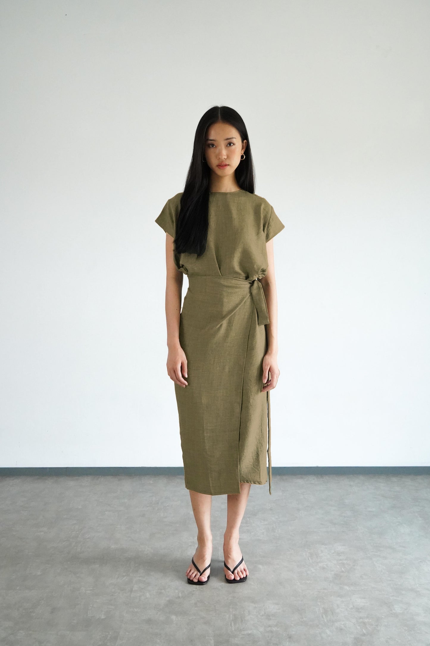 Akina Dress in Loose Linen - Moss Green